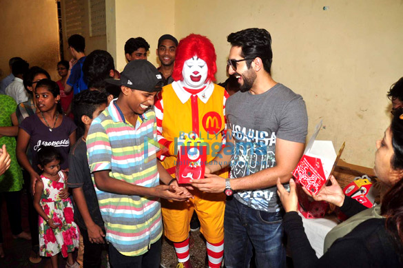 ayushmann khurrana celebrates no tv day at mcdonalds 4