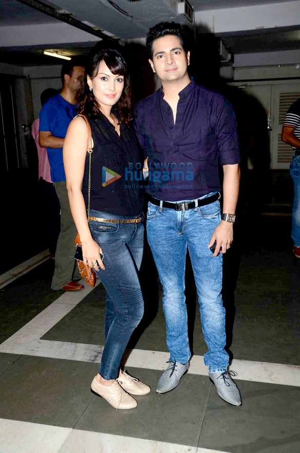 celebs grace munisha khatwanis debut play 5