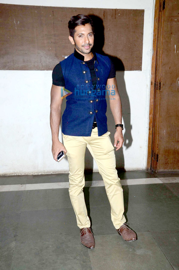 celebs grace munisha khatwanis debut play 10