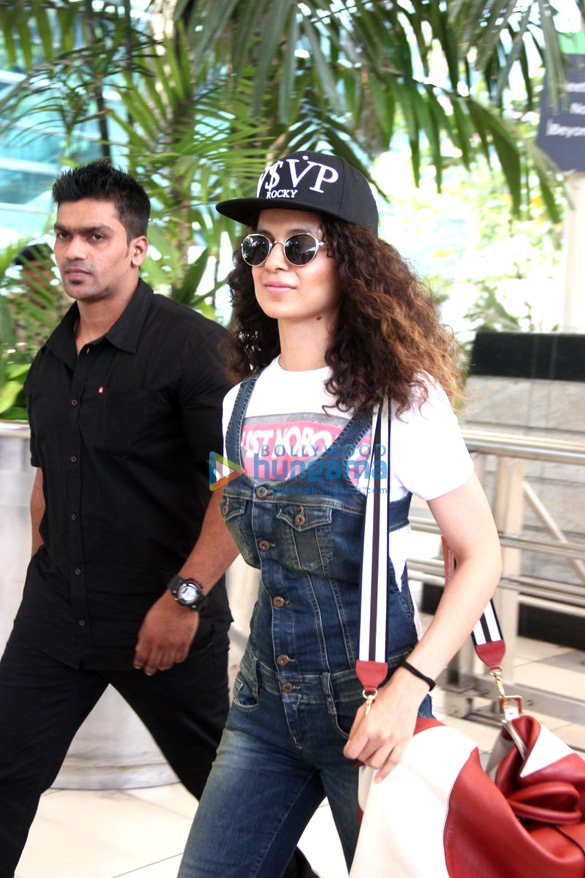 kangna ranaut snapped on her way back from chandigarh 19