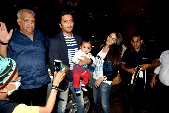 riteish deshmukh genelia dsouza snapped with son riaan deshmukh 3