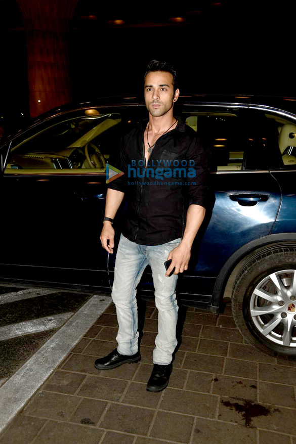 arjun kapoor parineeti chopra jacqueline fernandez depart for iifa 2015 7
