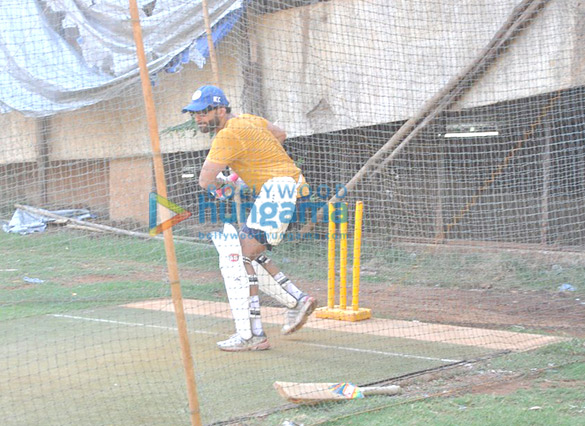 saif ali khan kunal khemu snapped playing cricket 5