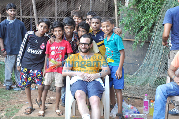 saif ali khan kunal khemu snapped playing cricket 16