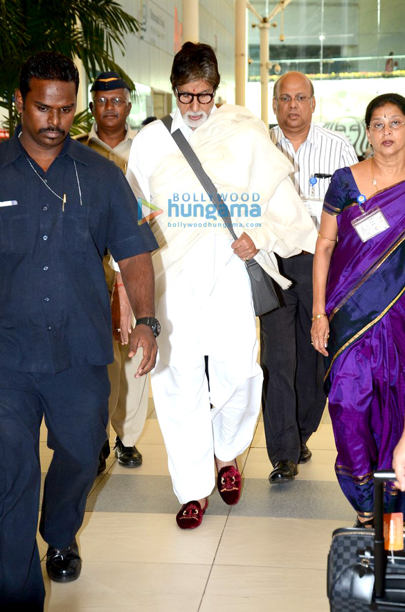 amitabh bachchan snapped at the domestic airport 5