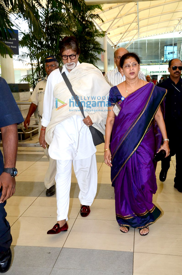 amitabh bachchan snapped at the domestic airport 8