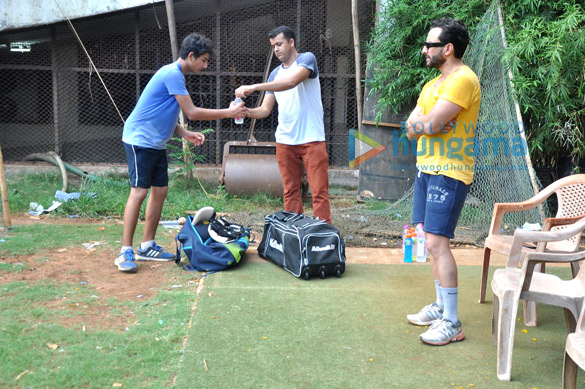 arjun rampal saif ali khan ibrahim ali khan snapped playing cricket 6