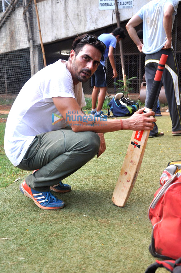 arjun rampal saif ali khan ibrahim ali khan snapped playing cricket 4