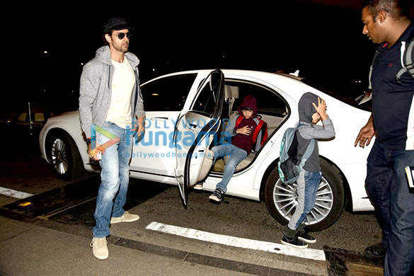 hrithik roshan flies off on a holiday to south africa with kids 3