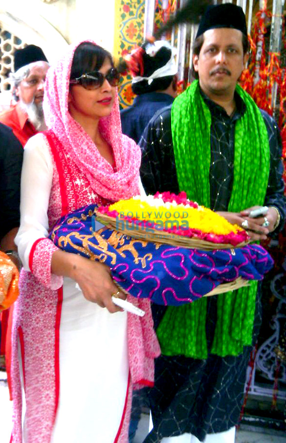 tanisha singh visits ajmer sharif after completing her shoot for the film teri fitrat 4