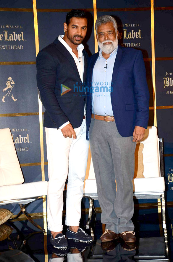 john abraham with his dad at the blue label event 9