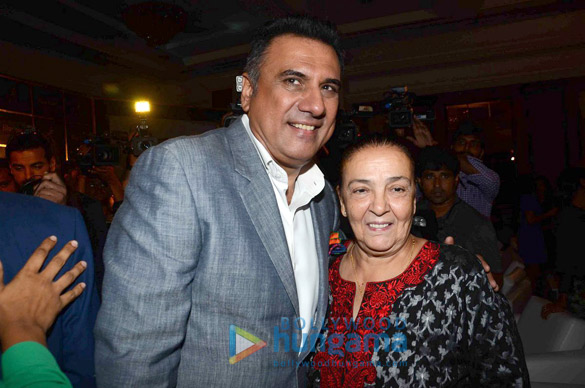 john abraham with his dad at the blue label event 13