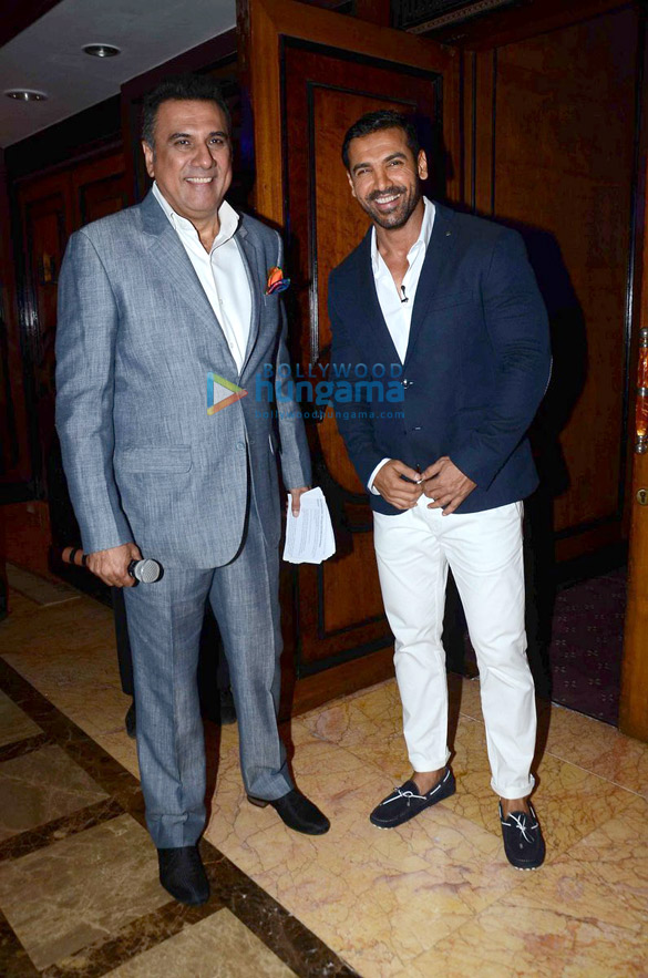 john abraham with his dad at the blue label event 18
