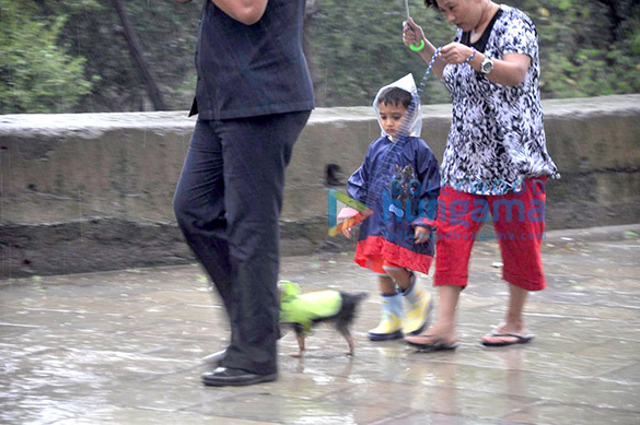 azad rao khan snapped enjoying the rains with his dog on carters road 3