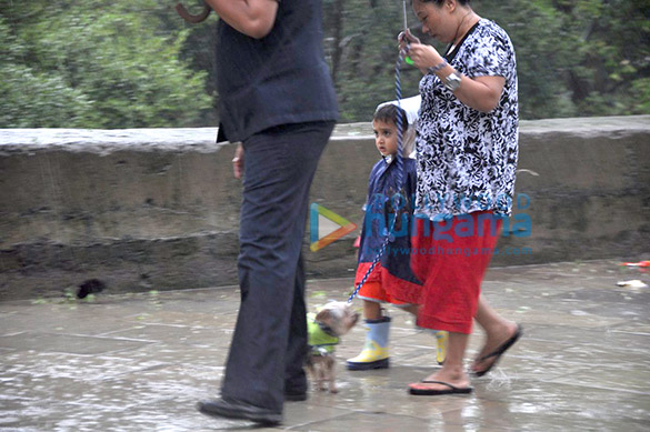 azad rao khan snapped enjoying the rains with his dog on carters road 4