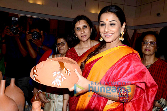 vidya balan inaugurates craft exhibition at jehangir art gallery 3