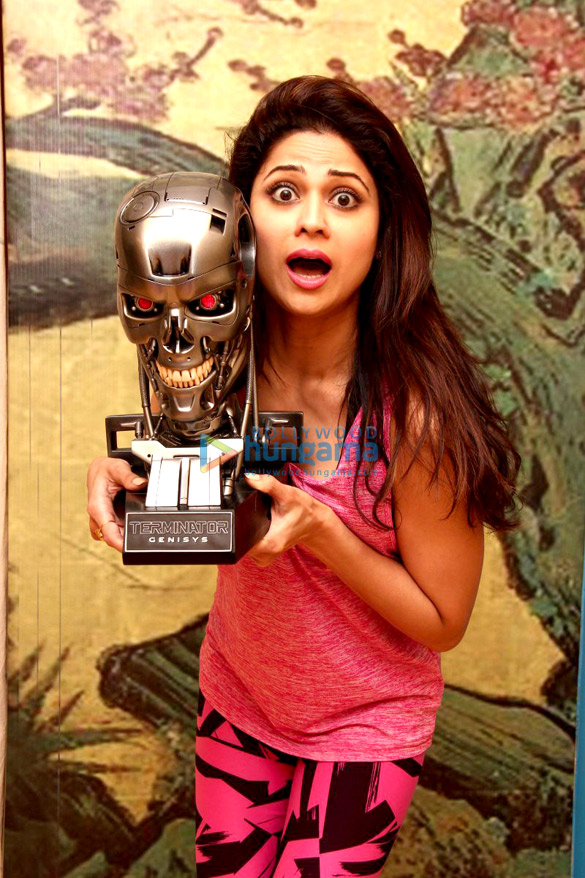 jhalak dikhla jaa 8 contestants pose with terminator 5