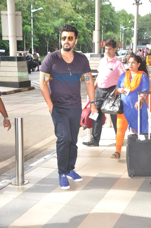 arjun kapoor snapped at the domestic airport 7