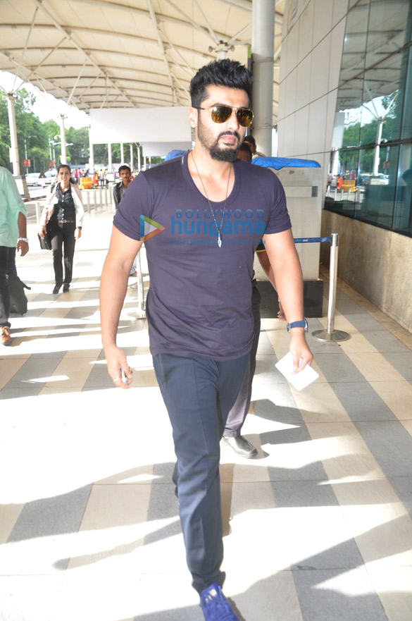 arjun kapoor snapped at the domestic airport 11