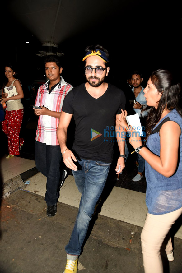 ayushmann khurrana snapped at the domestic airport 2