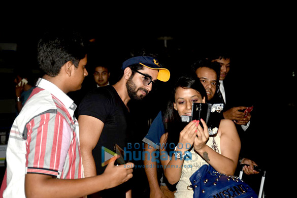 ayushmann khurrana snapped at the domestic airport 5