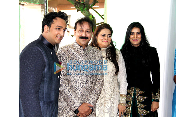 salman khan graces baba siddique zeeshan siddiques iftaar party 15
