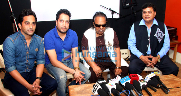 mika singh records a song for the biopic on anna hazare titled anna 3