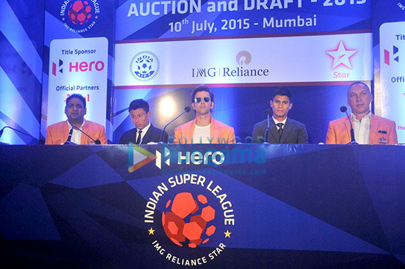 ranbir kapoor hrithik roshan john abraham along with wife priya runchal at isl auction 3