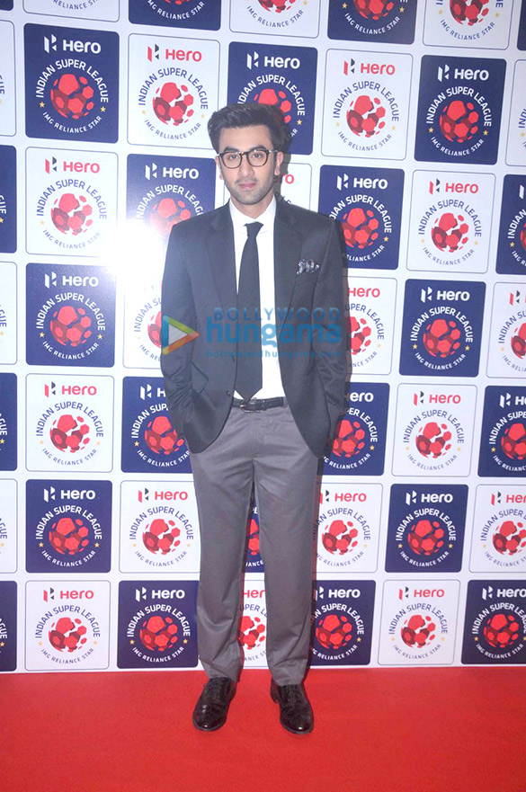 ranbir kapoor hrithik roshan john abraham along with wife priya runchal at isl auction 10