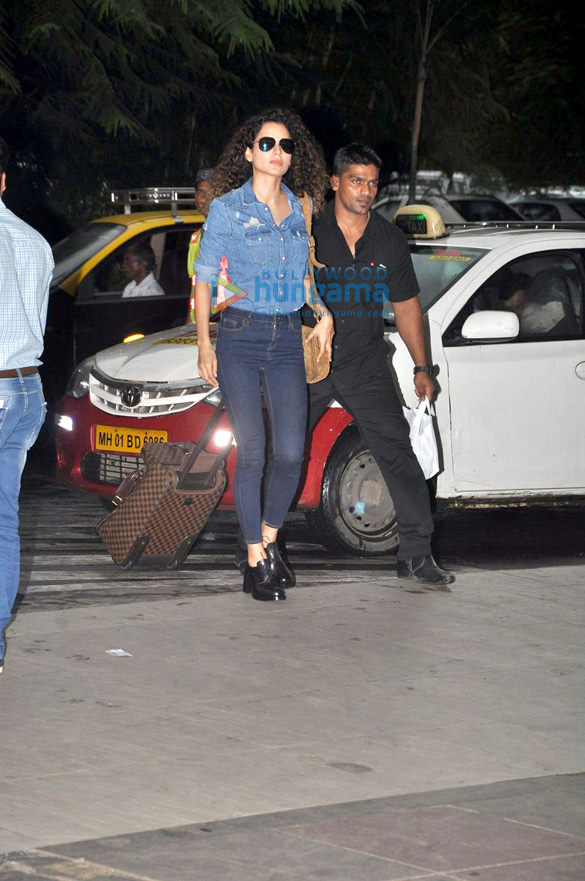 kangna ranaut clicked at the airport 3