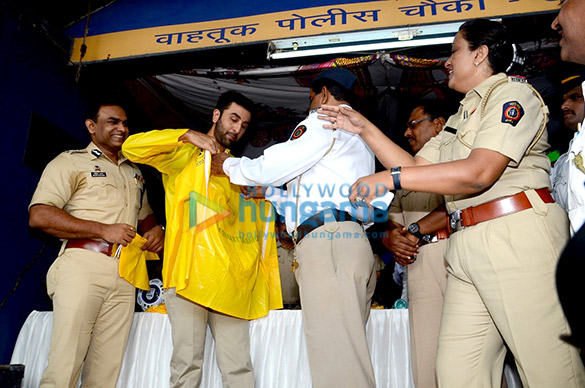 ranbir kapoor at mumbai city fc event with mumbai traffic police 4