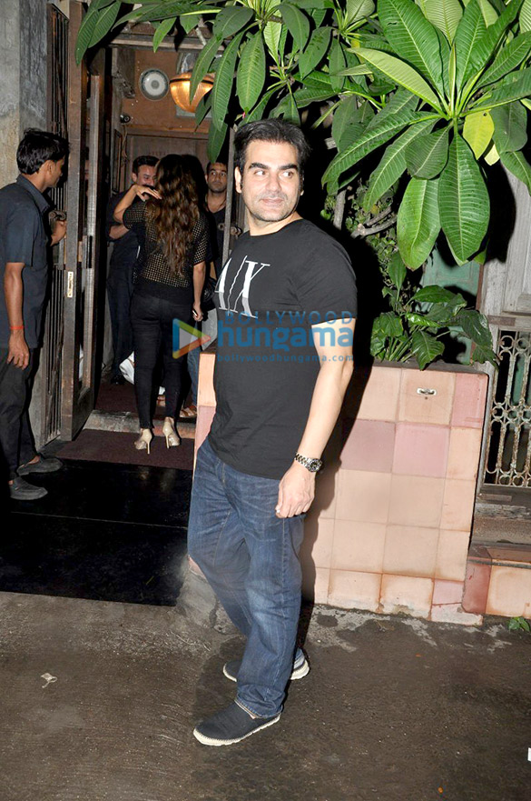 saif ali khan kareena kapoor khan arbaaz khan malaika arora khan amrita arora snapped at pali bhavan 3