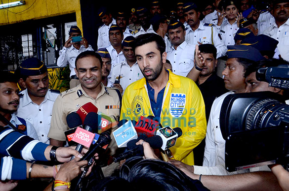 ranbir kapoor at mumbai city fc event with mumbai traffic police 7