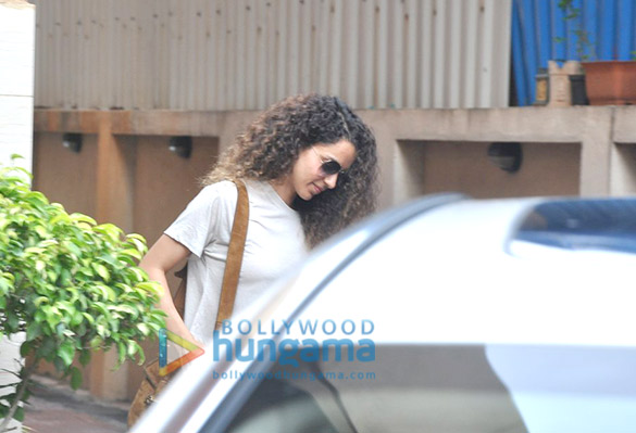 kangna ranaut rajkumar hirani snapped in bandra 6