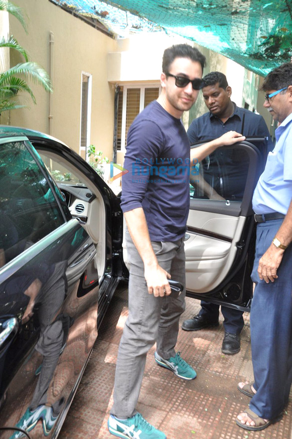 imran khan snapped outside nikhil advanis office 7