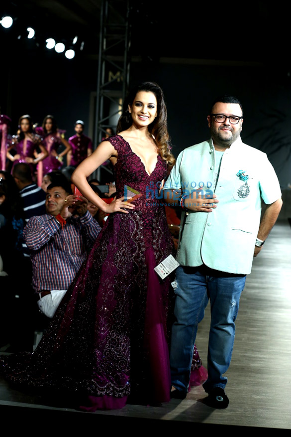 kangna ranaut walks for manav gangwani at amazon india couture week 2015 4