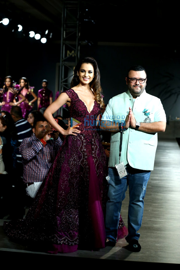 kangna ranaut walks for manav gangwani at amazon india couture week 2015 5