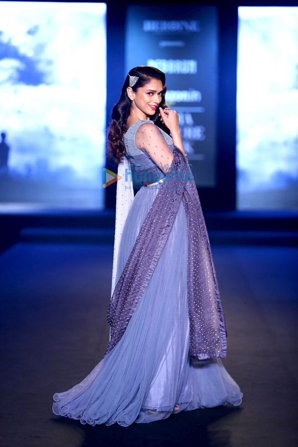 chitrangda singh aditi rao hydari walk for debarun press at amazon india couture week 2015 3