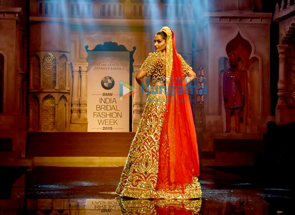sonam kapoor walks for abu jani sandeep khosla at bmw india bridal fashion week 6