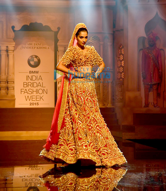 sonam kapoor walks for abu jani sandeep khosla at bmw india bridal fashion week 5