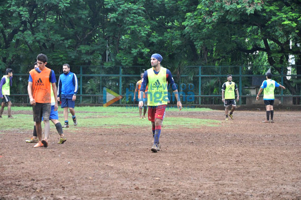 ranbir kapoor snapped playing football 17