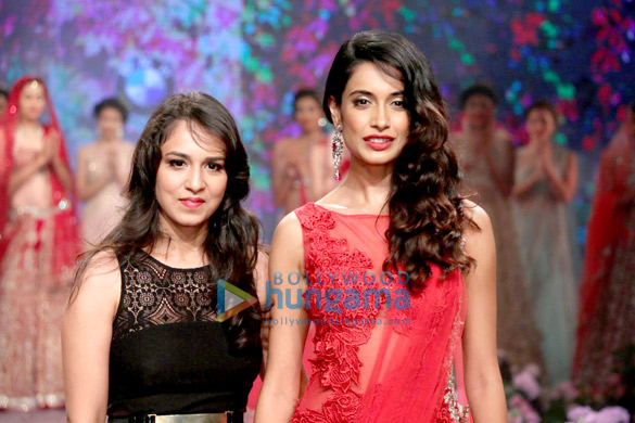 sarah jane dias walks for jyotsna tiwari at bmw india bridal fashion week 2015 5
