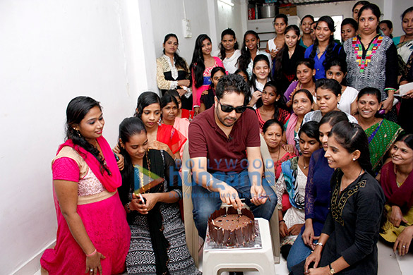 mika singh celebrates independence day with underprivileged kids of divine touch ngo 9