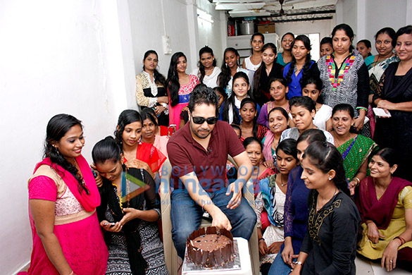 mika singh celebrates independence day with underprivileged kids of divine touch ngo 8