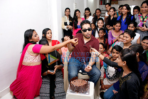mika singh celebrates independence day with underprivileged kids of divine touch ngo 13