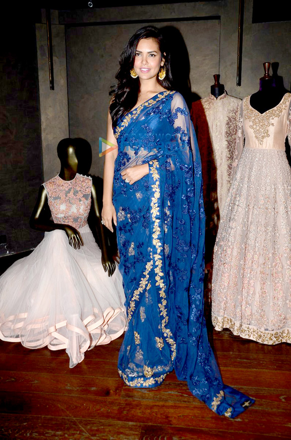 esha gupta graces shyamal bhumikas new designs launch 3