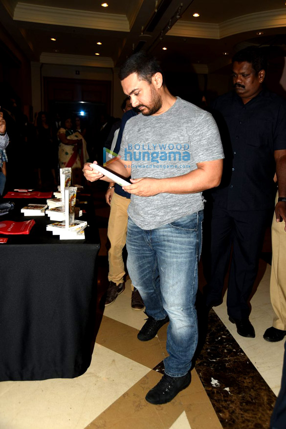 launch of twinkle khannas book mrs funnybones 29