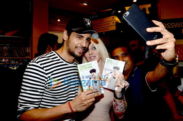 sidharth malhotra at the launch of fitness trainer marika johanssons book healthy kitchen 12