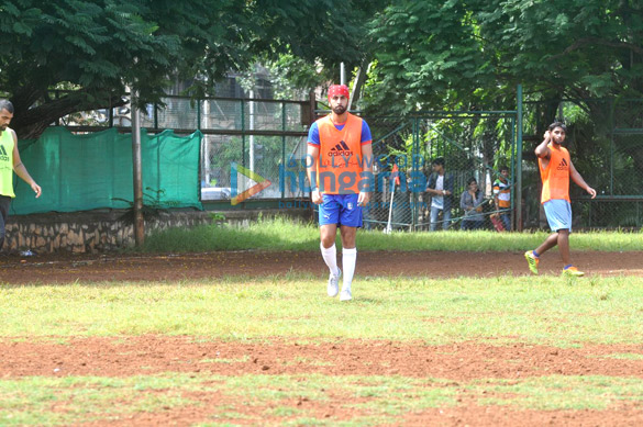 ranbir kapoor snapped at the football practice session 10
