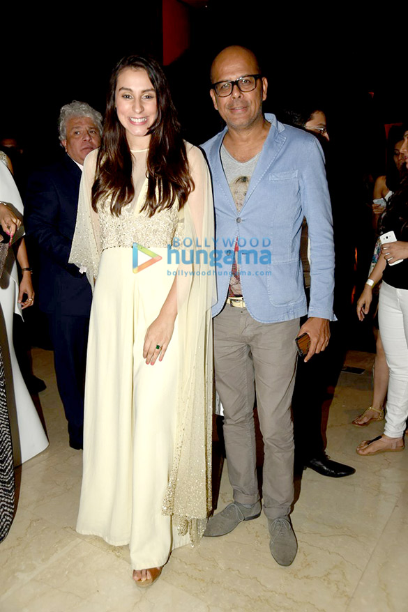 jaya bachchan dimple kapadia others at abu jani sandeep khoslas show at lakme fashion week 2015 31